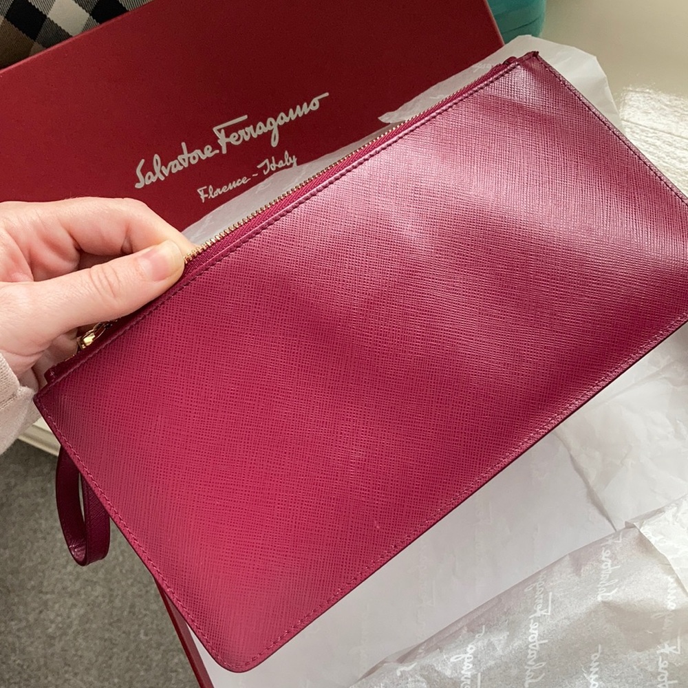Salvatore Ferragamo berry pink wristlet - Picture 7 of 13